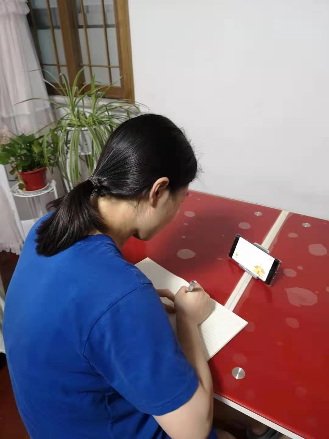 赵媛媛居家学习照片.jpg
